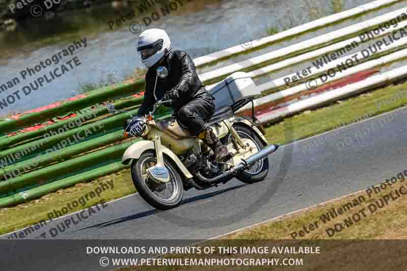 Vintage motorcycle club;eventdigitalimages;mallory park;mallory park trackday photographs;no limits trackdays;peter wileman photography;trackday digital images;trackday photos;vmcc festival 1000 bikes photographs